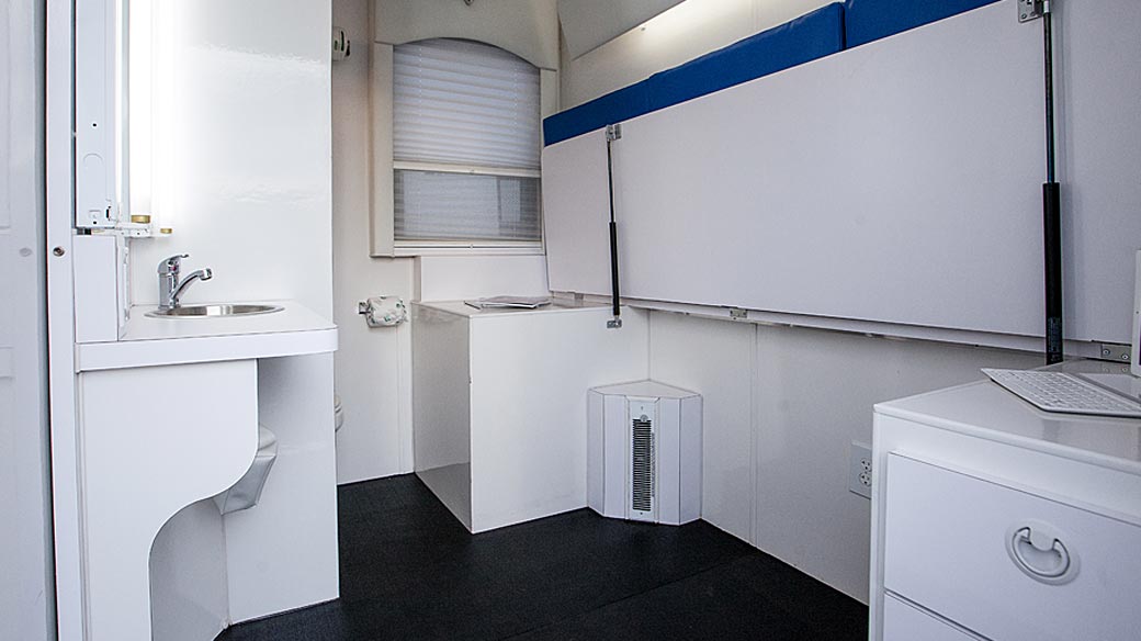 5 Room Cast Trailer with Crew Toilets Interior 3